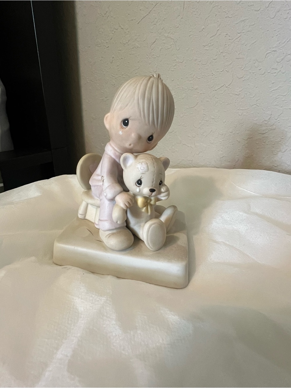 Precious Moments 1980 - Bear Ye One Anothers Burdens #E-5200